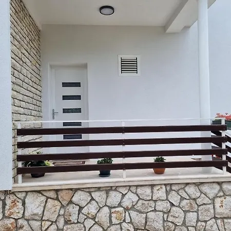 Apartment By The Sea - Murter - 17716 Tisno