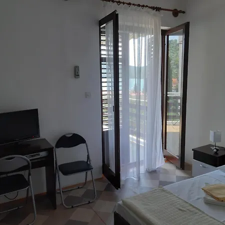 Apartment By The Sea - Murter - 17716 Tisno