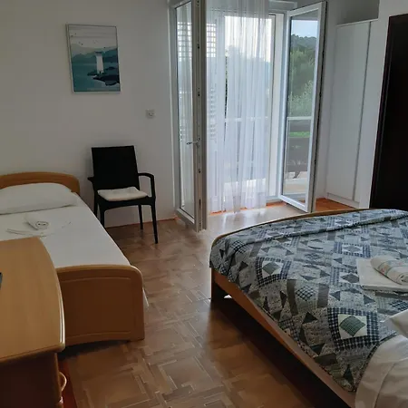 Apartment By The Sea - Murter - 17716 Tisno