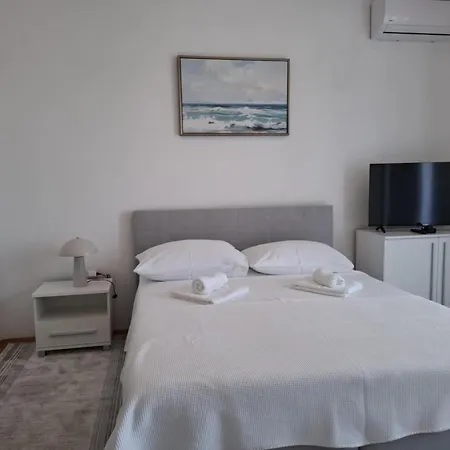 Apartment By The Sea - Murter - 17716 Tisno