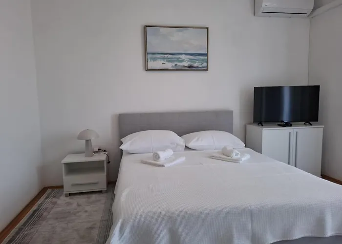 Apartment By The Sea - Murter - 17716 Tisno