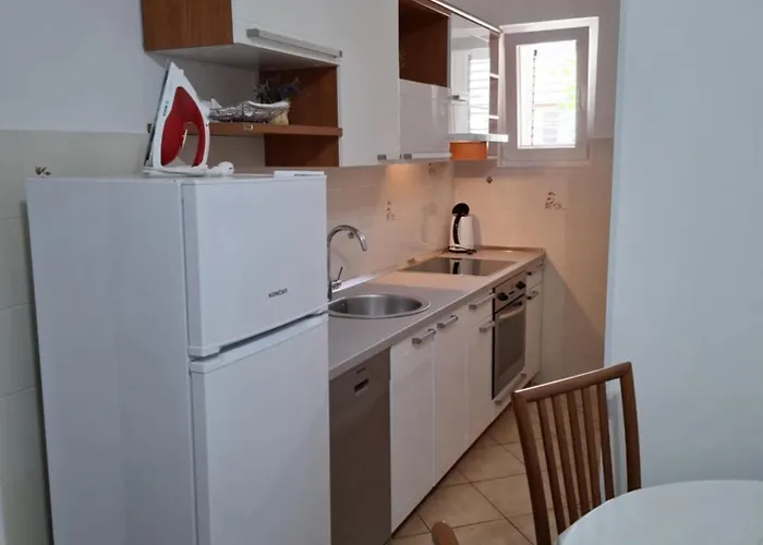 Apartment By The Sea - Murter - 17716 Tisno